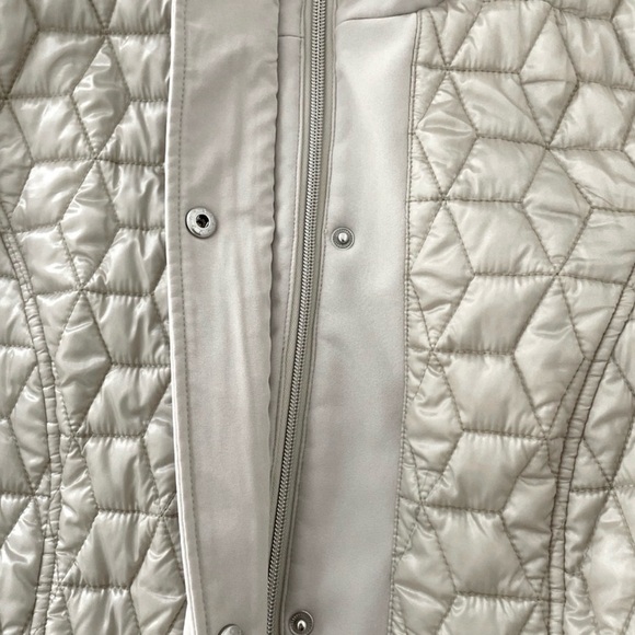 Elegant Quilted Women's Jacket - Picture 6 of 9